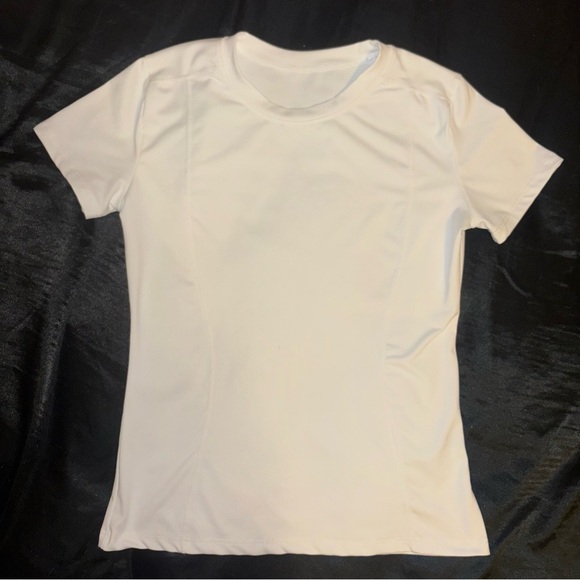 Breathable white workout top - Picture 1 of 3